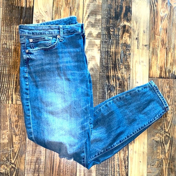 Gap distressed Skinny Jeans size 18 - Picture 1 of 4